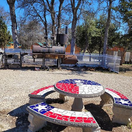 מלון Pipe Creek Al'S Hideaway Glamping Tents מראה חיצוני תמונה