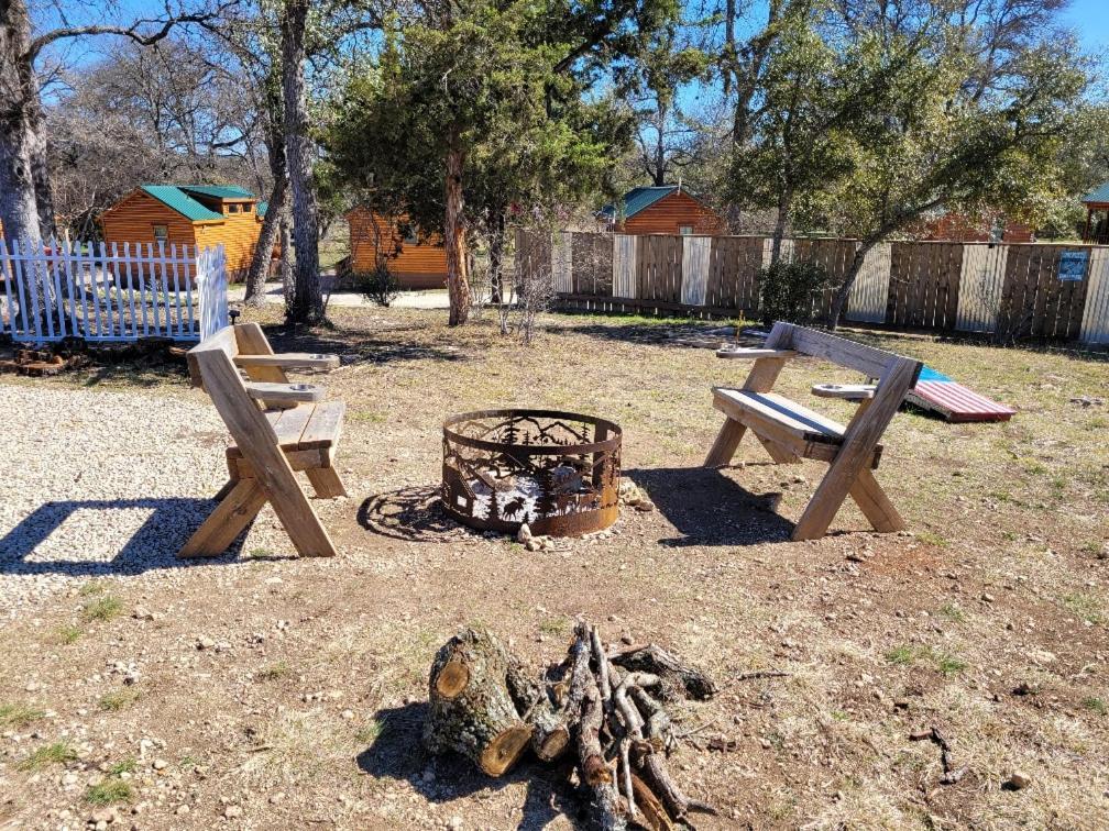 מלון Pipe Creek Al'S Hideaway Glamping Tents מראה חיצוני תמונה